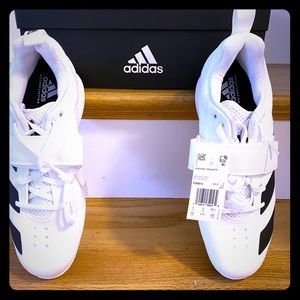 Weightlifting shoes